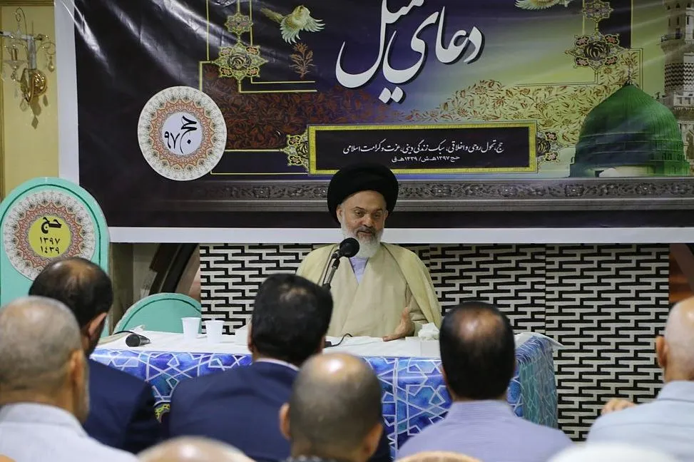 حجاج اولین دعای کمیل خود را زمزمه کردند
