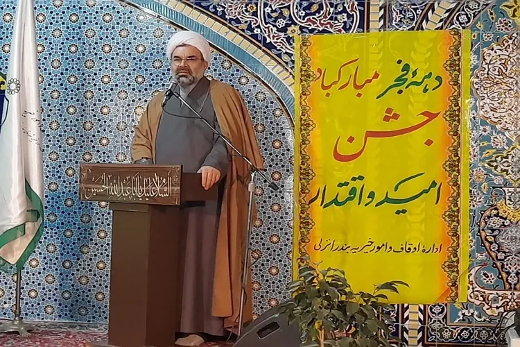 دشمن به‌دنبال گسست بین نسل انقلاب و جوان است