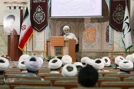  حجت‌الاسلام والمسلمین محسن قرائتی، رئیس ستاد اقامه نماز کشور در همایش سفیران حسینی