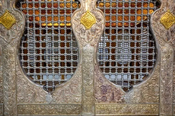 نخستین فیلم از مضجع شریف حضرت زینب(س) پیش از نصب ضریح