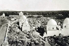 گنبد و بارگاه نورانی ائمه بقیع(ص) پیش از هتک حرمت و تحریب توسط وهابیون سعودی در  ۸شوال ۱۳۴۴قمری