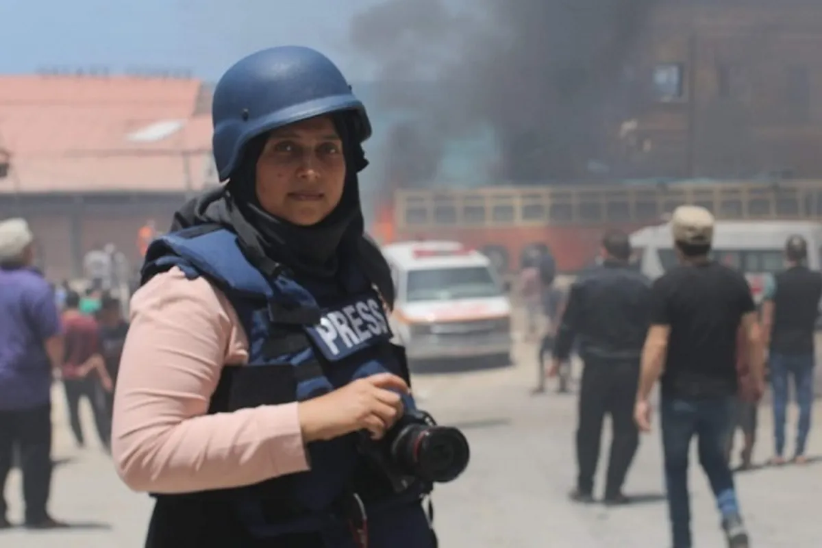 Fotografer Perempuan Palestina: Kewajiban Saya Adalah Merekam Kejadian-kejadian di Gaza