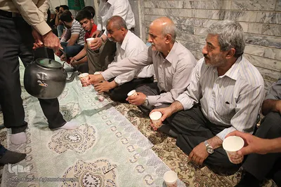 سفره افطار کریم اهل‌بیت(ع)در کوچه پس کوچه‌های جنوب تهران