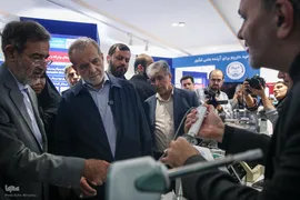 بازدید رئیس‌جمهور از نمایشگاه دستاوردهای جهاددانشگاهی