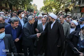 حضور حماسی همدانی‌ها در تشییع پیکر مطهر «احسان مرادی» شهید حرم شاهچراغ