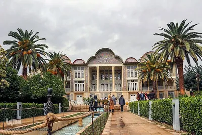 جلوه گری پاییز در باغ ارم شیراز