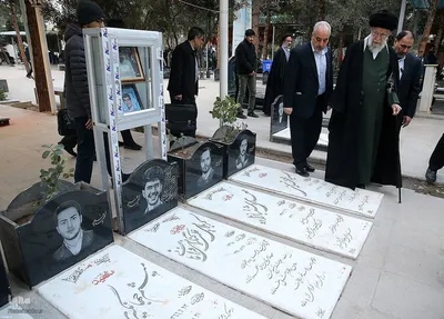 حضور رهبر معظم انقلاب در مرقد مطهر امام راحل و گلزار شهدای بهشت زهرا