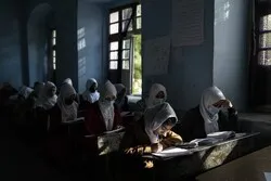 Un chef Taliban promet de bonnes  les filles afghanes