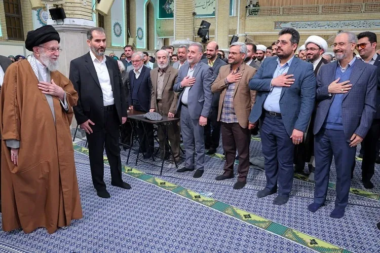 Şair və mədəniyyət və ədəbiyyat xadimləri İnqilabın Ali Rəhbəri ilə görüşüblər