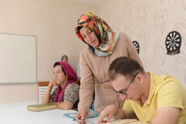 Engelli öğrencilere hediye Kur’an-ı Kerim