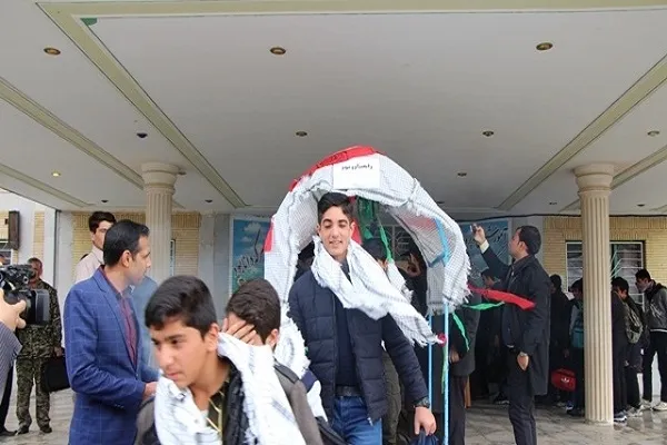 ۲۰۰ دانش‌آموز از شهرستان بن به مناطق عملیاتی جنوب‌غرب کشور اعزام شدند
