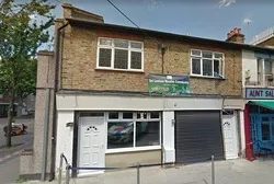 Londoner Moschee unter Mobattacke
