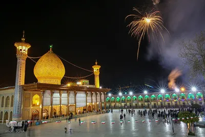 نورافشانی جشن پیروزی انقلاب اسلامی در شاهچراغ