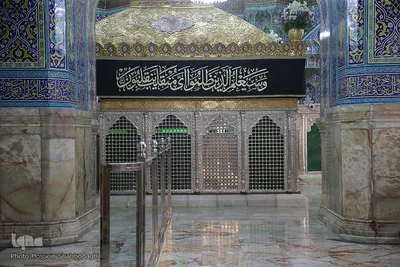 آیین سیاه پوشی ضریح مطهر کریمه اهل بیت در آستانه محرم