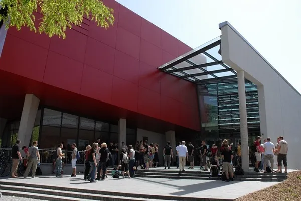 Almaniya universiteti hicablı iki tələbədən üzr istəyib