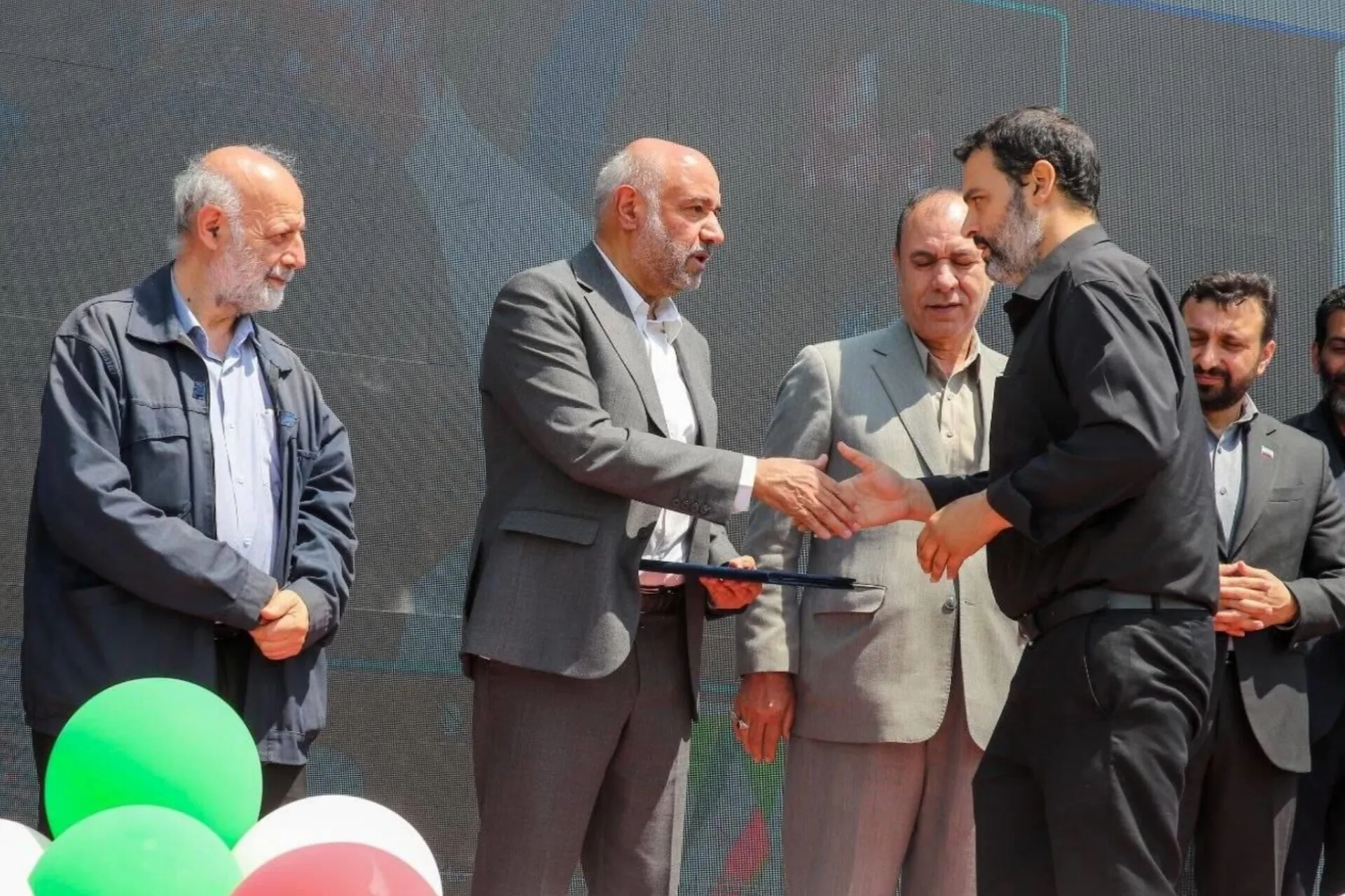 کارگران ایرانی تسلیم خواسته‌های دشمنان نمی‌شوند