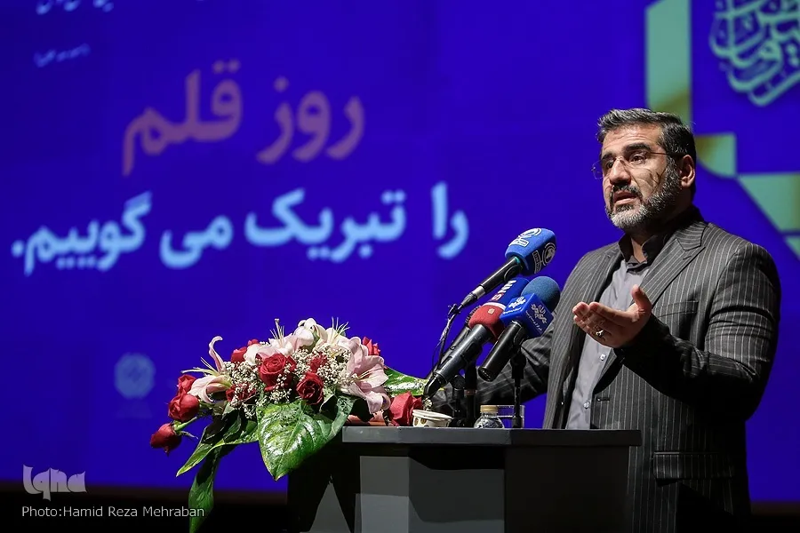 پنج تولیدکننده کاغذ ایرانی حمایت می‌شوند/ نشر کتاب با سرمایه شخصی زیبنده نیست