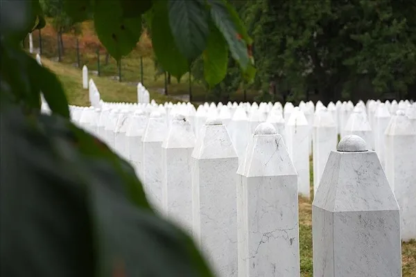 Bosna Hersek'te 'soykırımı inkar etmek' bugünden itibaren suç sayılacak