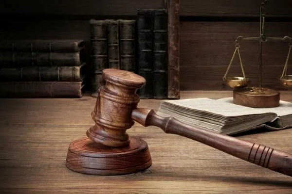 Hintli kıza kütüphanelere Kur’an-ı Kerim hediye etme zorunluluğu getirildi