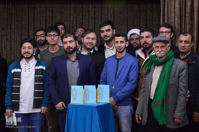 رو نمایی از کتاب شعر "جمع مفرد"