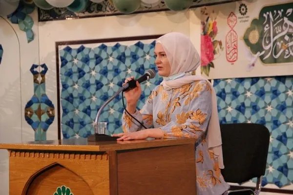 دختر تازه‌مسلمان انگلیسی نام فاطمه را برگزید + عکس