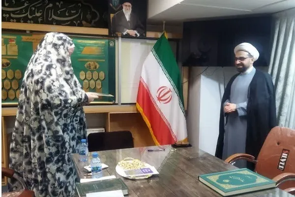 Alman kadın İmam Rıza (a.s) Türbesinde İslam dini ile müşerref oldu