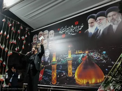 ایستاده در خیابان برای خونخواهی رهبر شهید انقلاب در اهر 