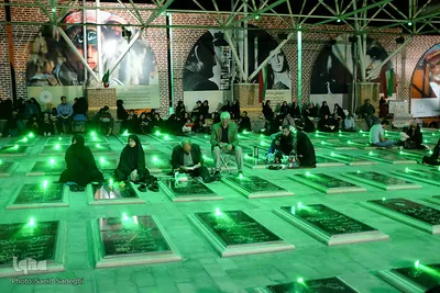 مراسم پرفیض شب قدر در گلزار شهدای وادی رحمت تبریز