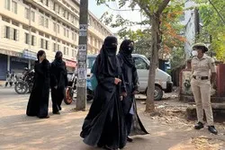 Les écoles secondaires rouvrent dans l'État indien du Karnataka au milieu d'une dispute sur le hijab