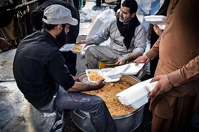 توزیع روزانه 14 هزار پرس غذا میان زوار پاکستانی