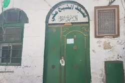 Zionist Settlers Seal Mosque in Quds