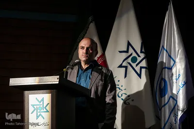حمید فروتن، رییس هیئت مدیره انجمن صنفی عکاسان مطبوعاتی ایران در سومین دوره اعطای نشان عکس سال مطبوعاتی