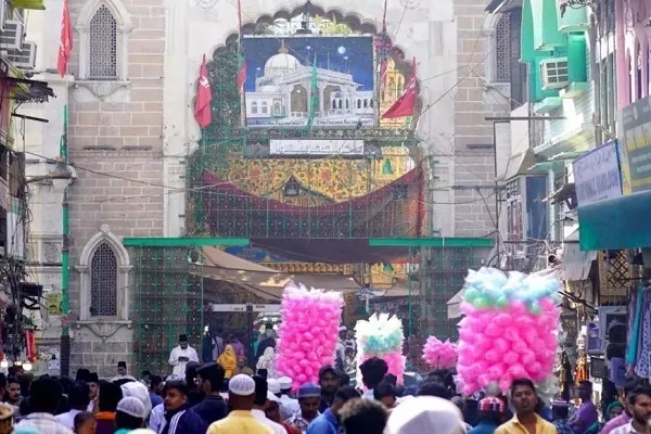 Índia: Tribunal decidirá o destino do santuário de Ajmer enquanto grupos hindus visam mais locais muçulmanos