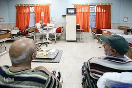 معلولین و سالمندان کهریزک میهمان هم‌نمک شدند
