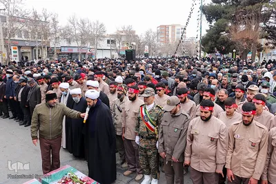 تشییع دو شهید گمنام دفاع مقدس بر شانه‌های مردم شهیدپرور ملایر