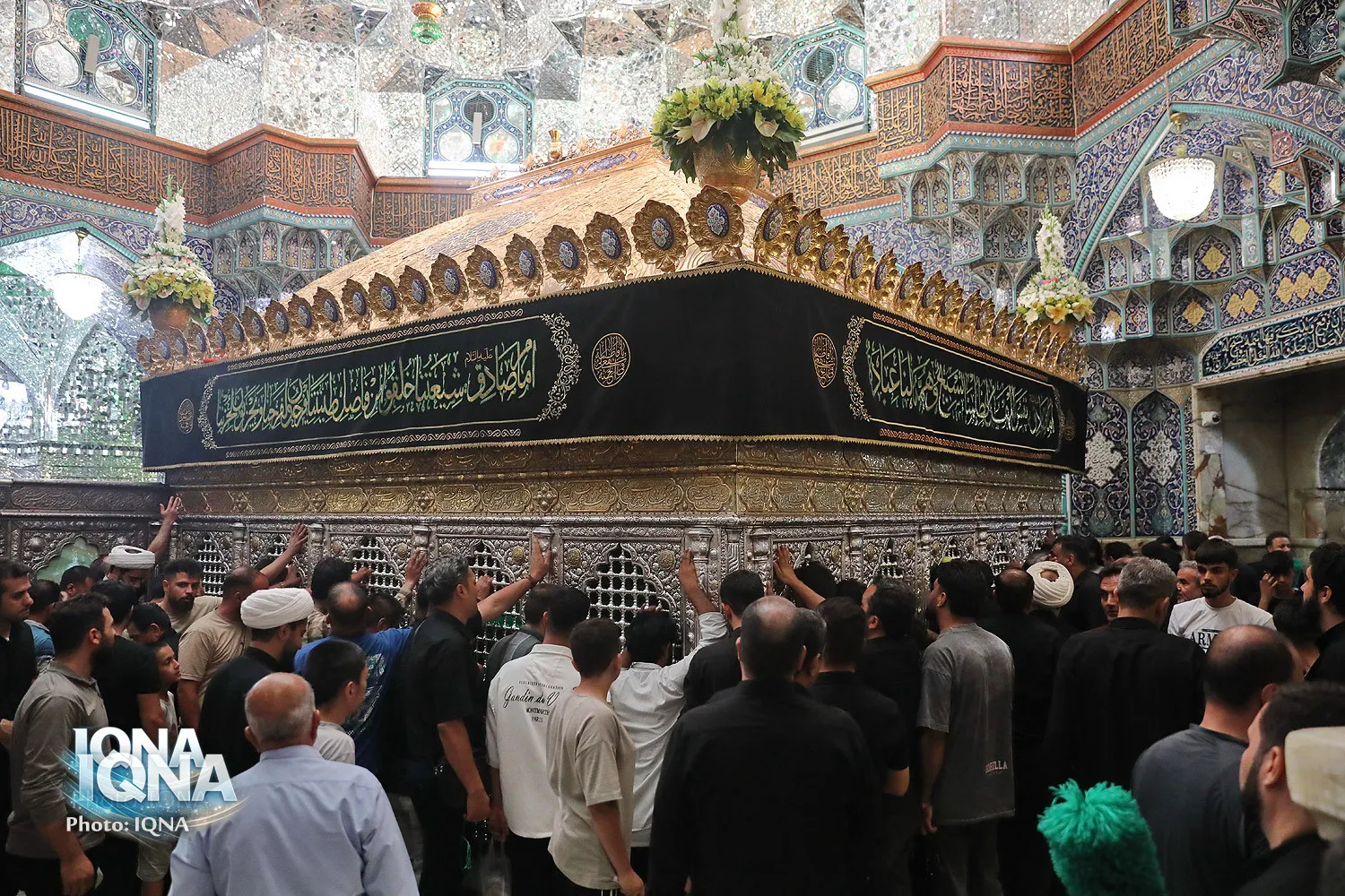 تقرير مصور | أجواء مرقد السيدة معصومة(س) في ذكرى وفاة النبي محمد(ص)