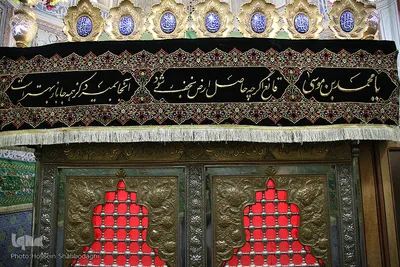 آیین تعویض پرچم حرم امامزاده علی بن جعفر(ع)