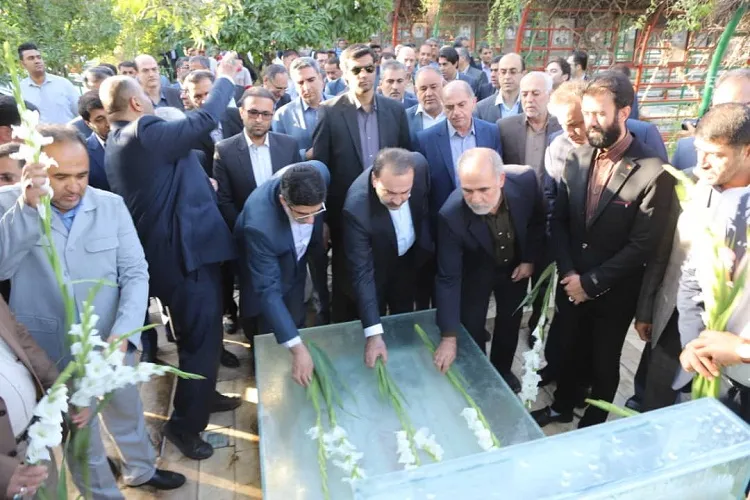 تجدید میثاق مدیران دستگاه‌های اجرایی فارس با شهدا