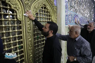 غبارروبی مضجع شریف کریمه اهل بیت توسط جامعه قرآنی کشور