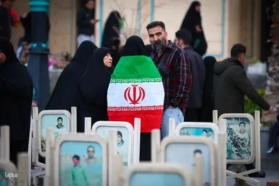 تحویل سال ۱۴۰۵ در گلستان شهدای اصفهان