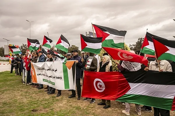 Tunus’taki ABD Büyükelçiliği önünde İsrail’in Gazze’ye yönelik saldırıları protesto edildi