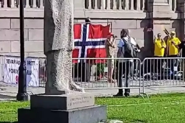Norveç'te Kur'an-ı Kerim'e saldırı