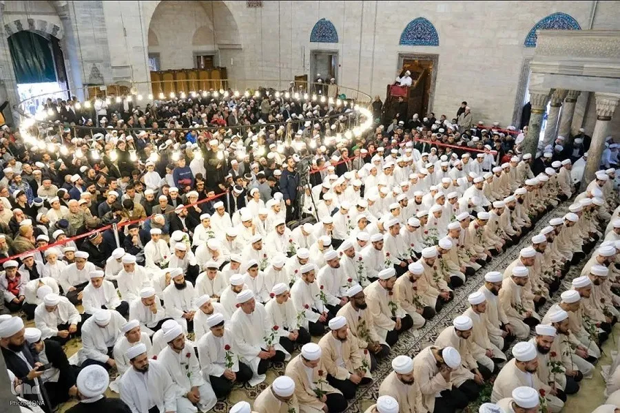 318 memorizadores del Corán reciben certificados en una ceremonia en Estambul