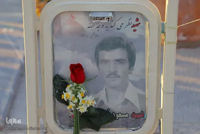 عطر افشانی و گلباران قبور مطهر شهدا - اصفهان