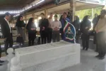 غبارروبی قبور شهدای جنگ تحمیلی 12 روزه توسط اعضای جهاد دانشگاهی لرستان