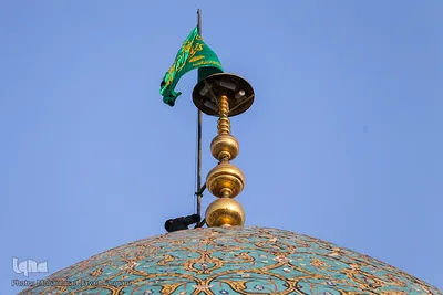 به اهتزاز درآمدن پرچم امامزادگان طاهر و حمزه علیهما السلام 