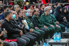 مراسم وداع با پیکر شهدای مدافع حرم در میدان امام حسین(ع)