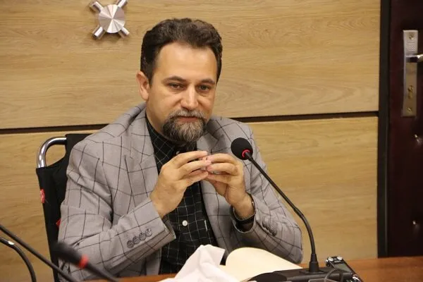 امر فلسفی چگونه در تمام فعالیت‌های پژوهشگر اجتماعی جریان دارد؟