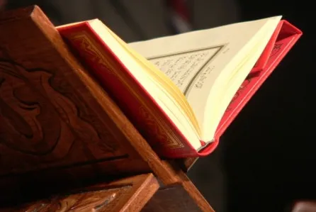 Kur'an-ı Kerim okumak için okuma yazma öğreniyor