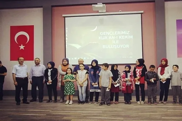 Orhaneli'de gençler Kur-an'ı Kerim ile buluşuyor
